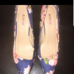 NEW Floral Pumps